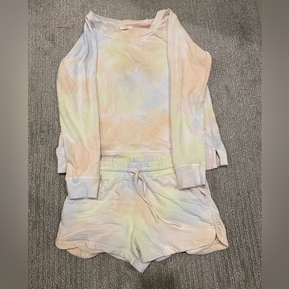Women’s matching shorts and shirt